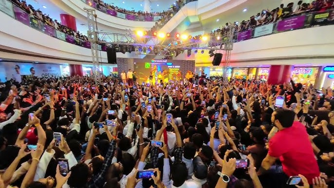 Emraan Hashmi & Disha Patani’s Soft Pune Storm – Seasons Mall Crowds Go Wild for Awarapan 2