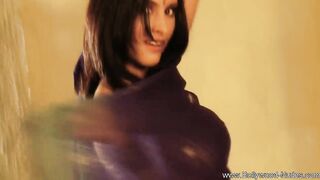 Revealing Seduction From Indian MILF Babe