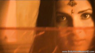 Innocent Indian Maiden Lets You View Her Naked