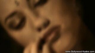 Sexy Indian Girl Knows The Night