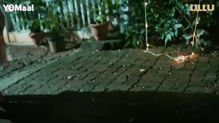 Pati Ne Sexy Biwi Ki Gand Main Ghusaya Vibrator Nikala Pani. Sexy Biwi Ki Garam Gand Main Ghusaya Apna Bada Land. Ullu Indian Web Series. Taras Episode 4.