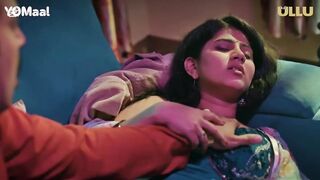 Pati Ne Sexy Biwi Ki Gand Main Ghusaya Vibrator Nikala Pani. Sexy Biwi Ki Garam Gand Main Ghusaya Apna Bada Land. Ullu Indian Web Series. Taras Episode 4.