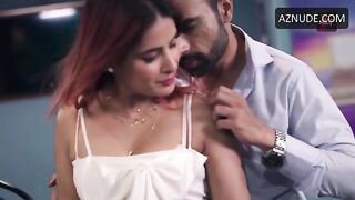 Roaleey Ryan, Jyoti Singh and Manisha Jain Lesbian, Butt Scene in Rangeen Kahaniyan | Jyoti Singh Nude