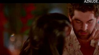 Sonal Chauhan Sexy Scene in 3g A Killer Connection | Sonal Chauhan Nude