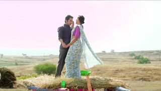 Gayatri Soham Jeev Pisatala Hot Intimate Scene from Partu Marathi Film Full Uncut – Rare Bold Marathi Cinema Moment
