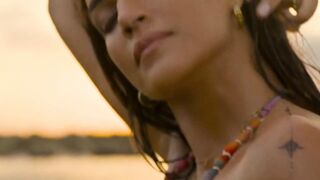 Kriti Sanon - Full Bikini Scene in HD