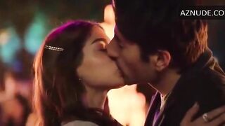 Khushi Kapoor Sexy Scene in Nadaaniyan | Khushi Kapoor