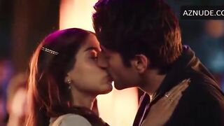 Khushi Kapoor Sexy Scene in Nadaaniyan | Khushi Kapoor