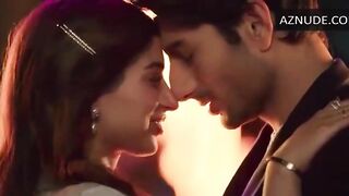 Khushi Kapoor Sexy Scene in Nadaaniyan | Khushi Kapoor