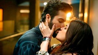 Radhika Madan Sex Scene in Saas, Bahu aur Flamingo